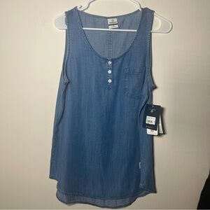 Magellan Outdoor Women's Blue Sleeveless Top size medium